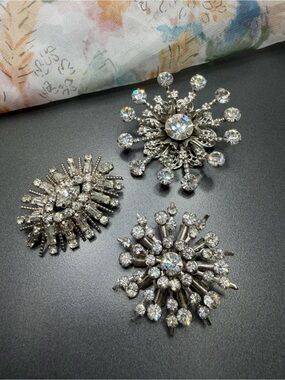 Vintage Rhinestone Brooches  #487UR